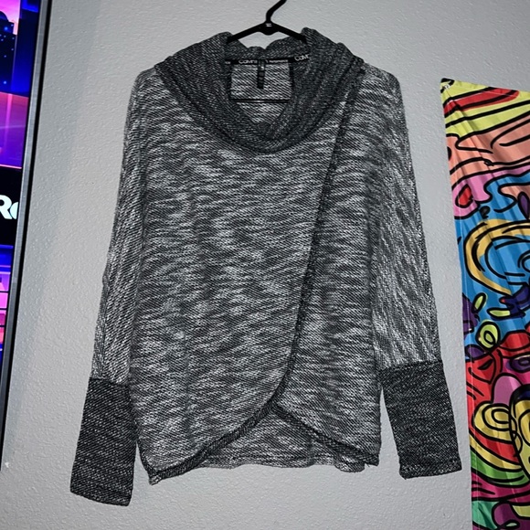 Calvin Klein Sweater - Picture 1 of 3